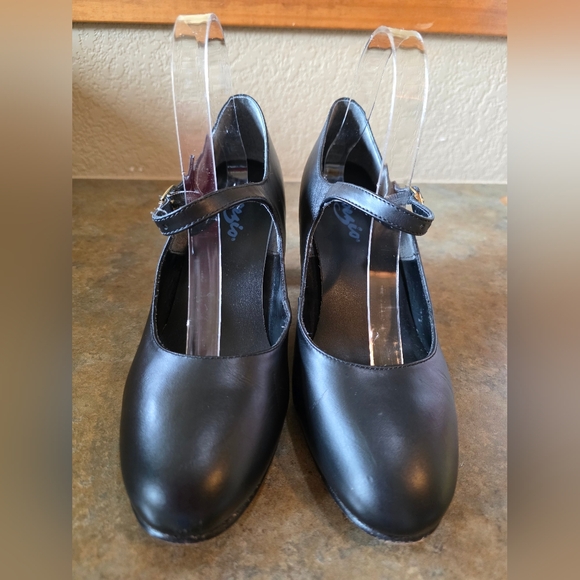 Capezio Manhattan Character Ballroom Shoe Womens Size 10.5 - Picture 2 of 7